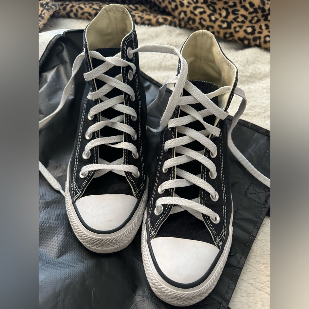 Black high top converse women’s 8